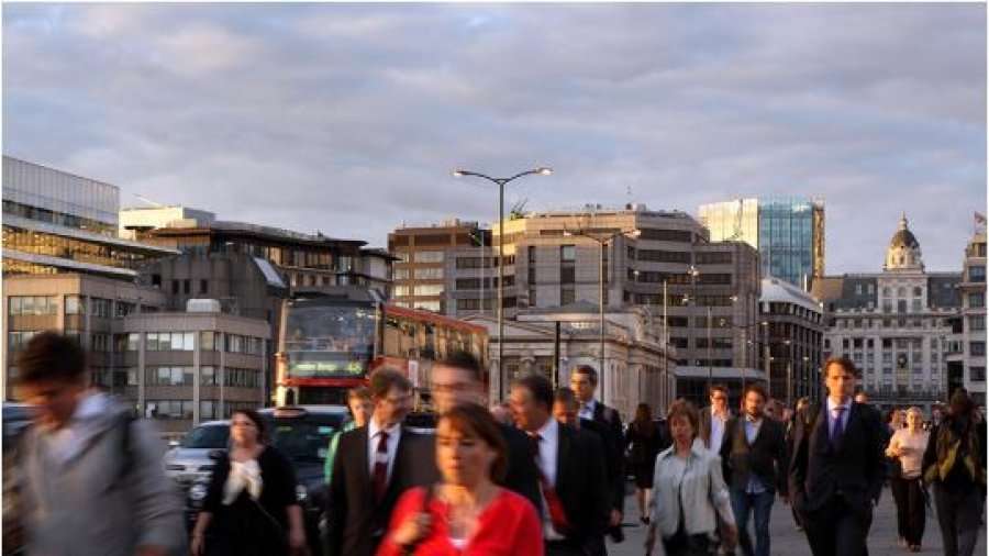 Britania e gatshme të reduktojë orarin e punës në 4 ditë në javë