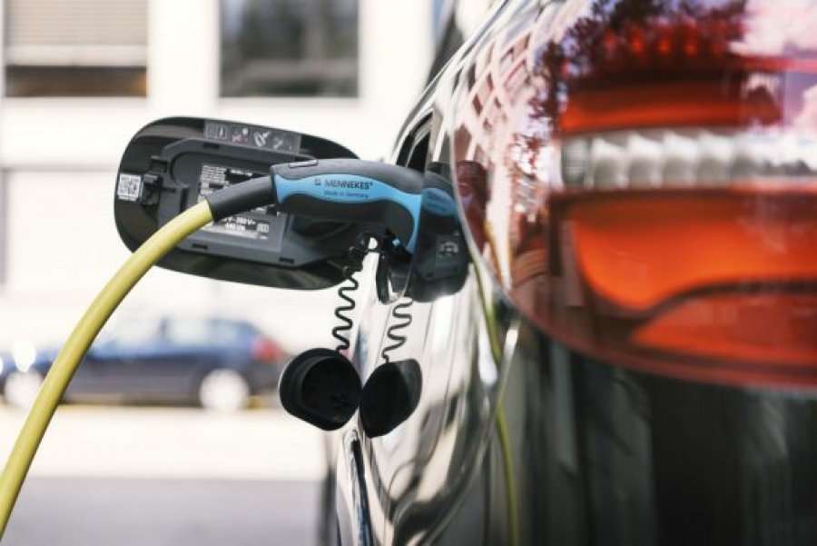 Pas 20 vjetësh, gjysma e veturave në botë do të jenë elektrike