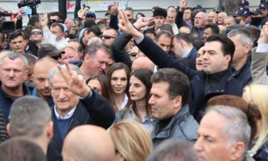 Sot Proteston Opozita Në Tiranë - Lajmet E Fundit - Zëri