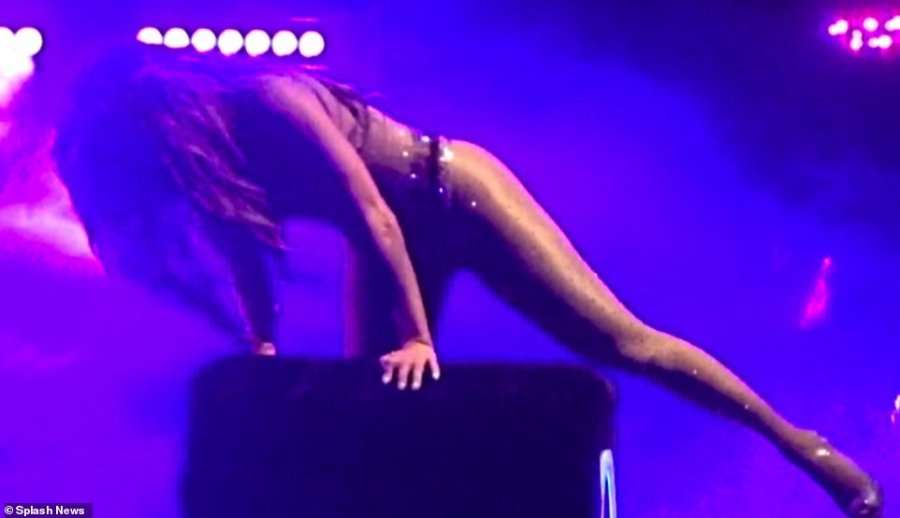 Jennifer Lopez ska të ndalur, dhuron 'Lap Dance' në mes të skenës...