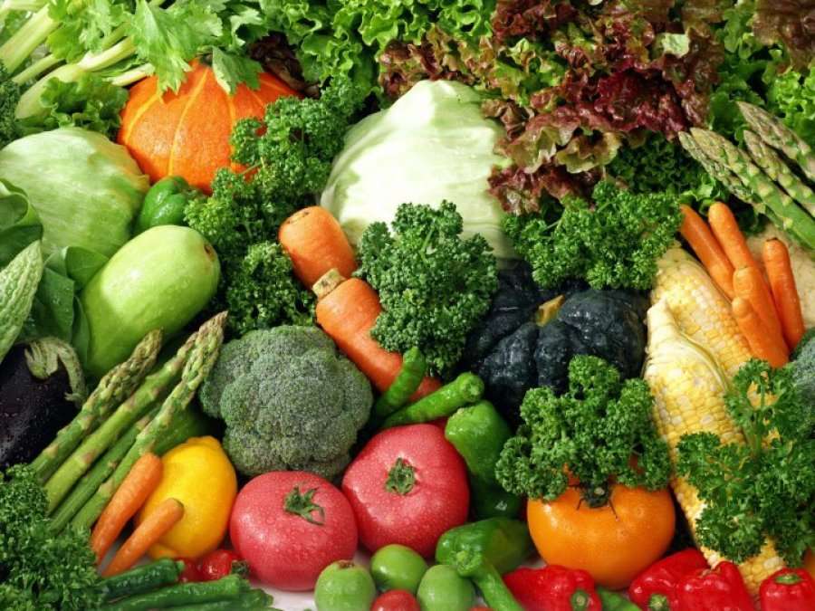 Cilat vitamina mungojnë nëse ju bien flokët, ju mpihen duart apo keni ngërçe në stomak – çfarë duhet patjetër të hani