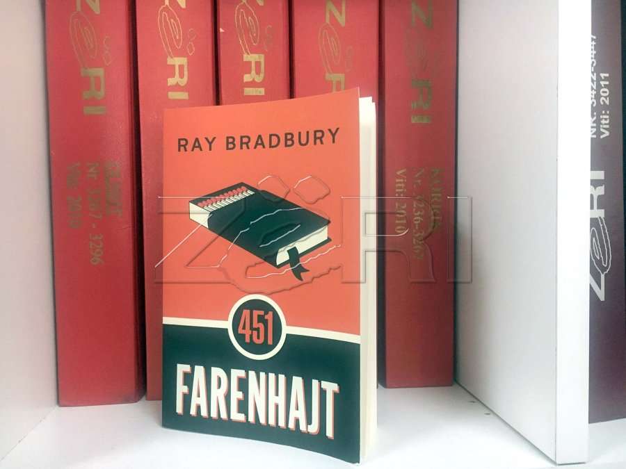 Libri i javës - '451 Farenhajt' nga Ray Brandbury