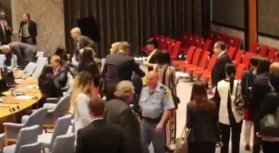 Momenti kur Ivica Daçiq i vërsulet Vlora Çitakut pas përfundimit të mbledhjes së KS të OKB’së