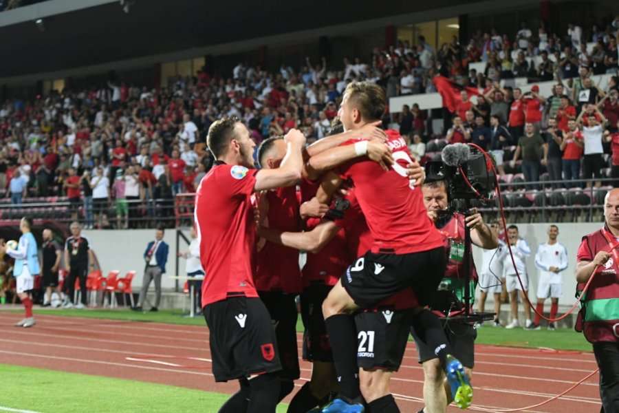 Ish-trajneri i Kombëtares shqiptare: Do të vuajmë me këtë formacion