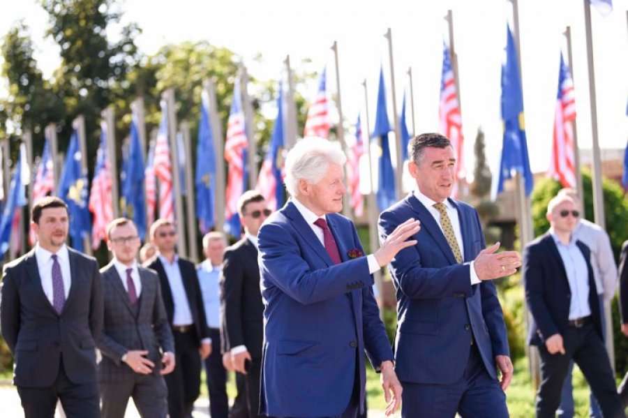 Kryeparlamentari Veseli takon presidentin Bill Clinton
