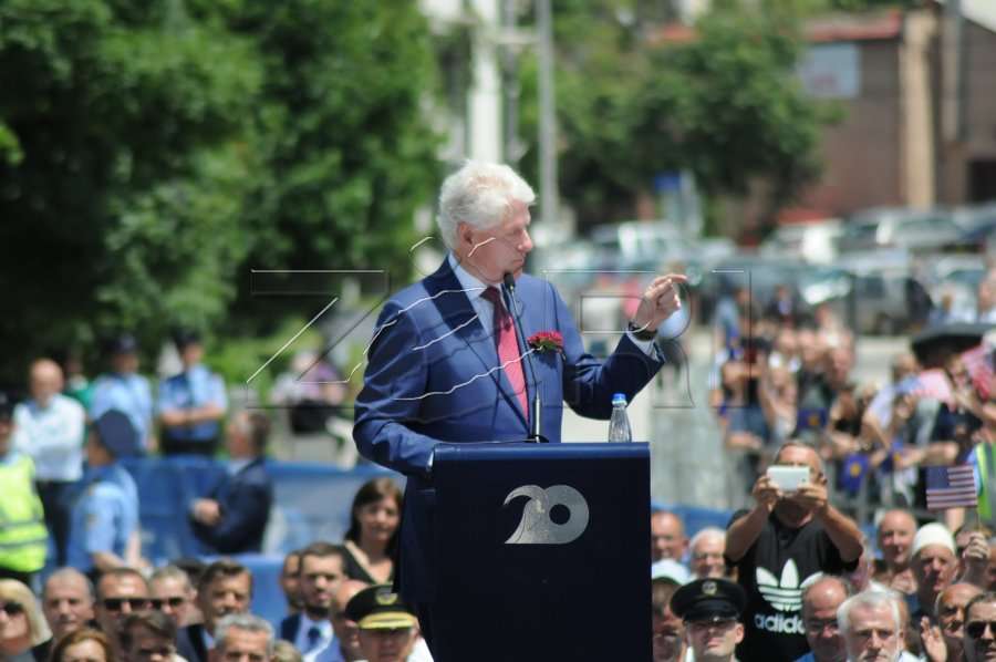 Ky është vendi dhe koha ku mund ta takoni ish-presidentin Bill Clinton