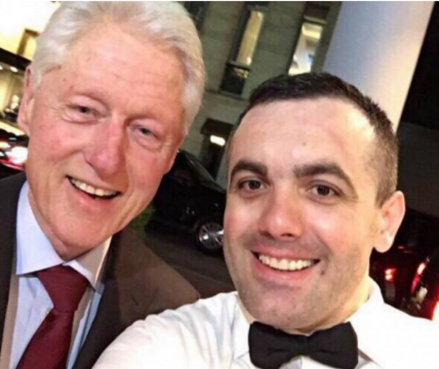 Rrëfimi i kamerierit kosovar të cilin e përmendi sot Bill Clinton në Prishtinë