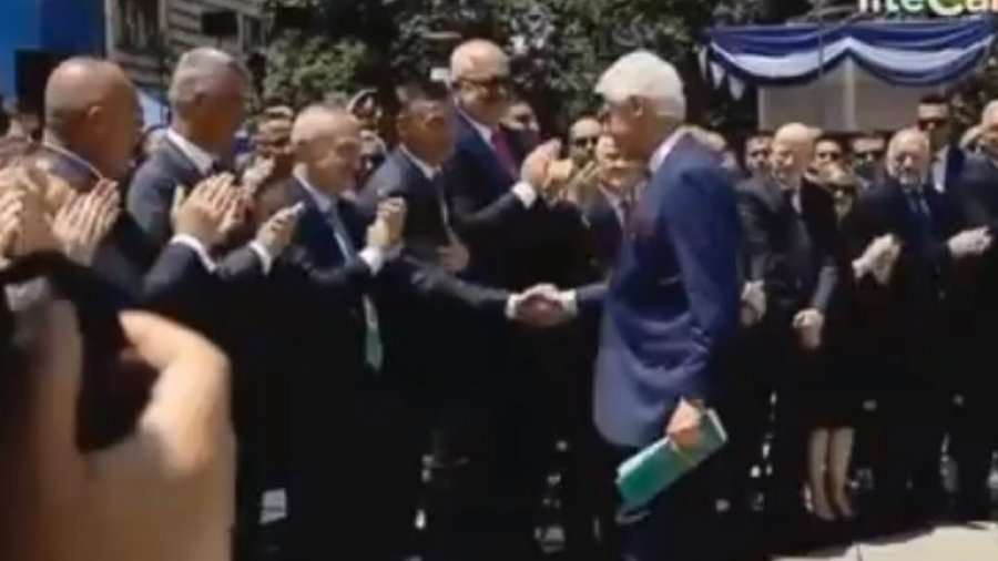 Presidenti Clinton nuk ia jep dorën Edi Ramës (VIDEO)
