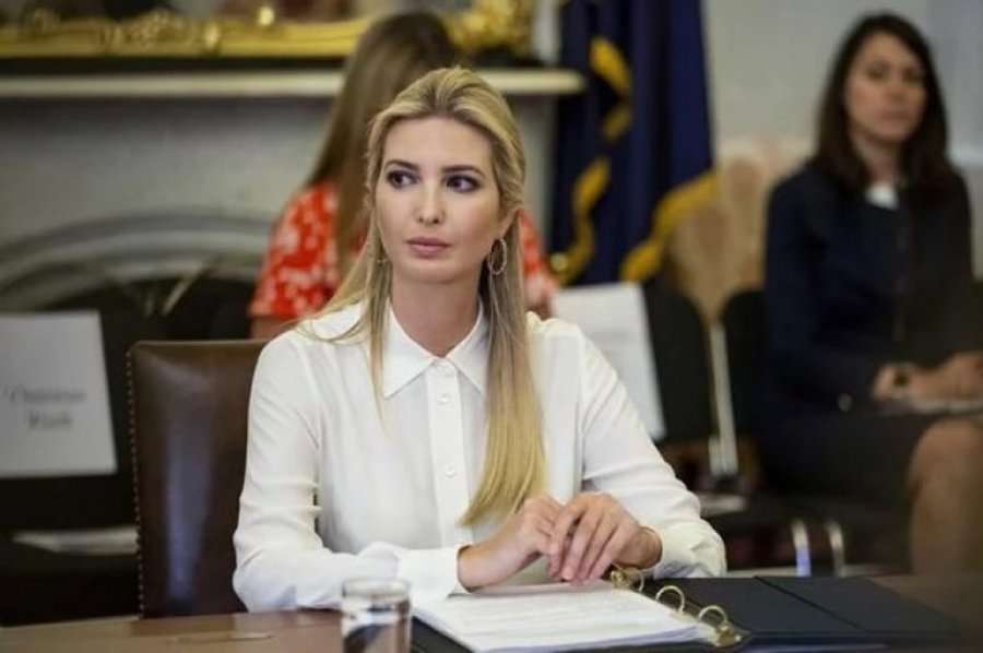 Vajza e Donald Trump shkon në mbledhjen zyrtare pa reçipeta, të gjithë sytë drejt saj