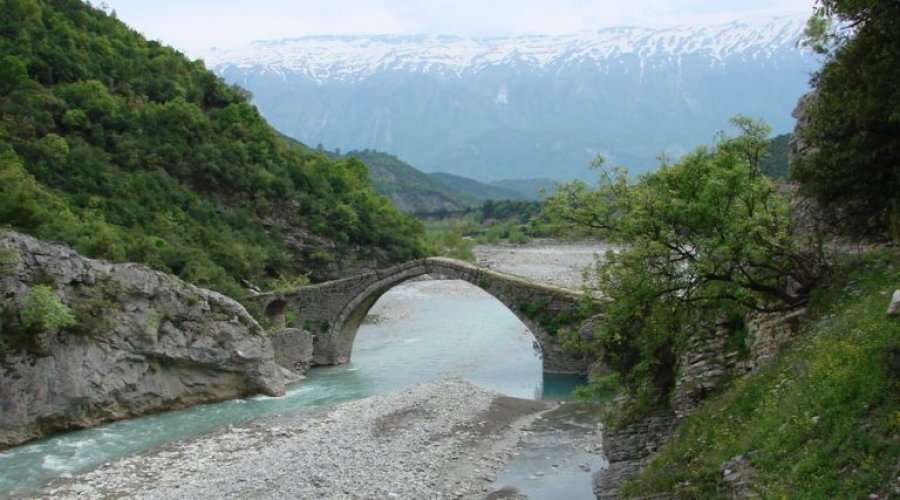 Prej katër ditësh i zhdukur, adoleshenti gjendet i mbytur në lumin Vjosa