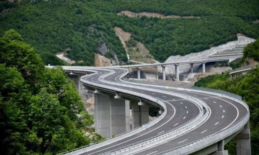 Këto janë dënimet nëse ndaleni në urën e autostradës Arbën Xhaferi