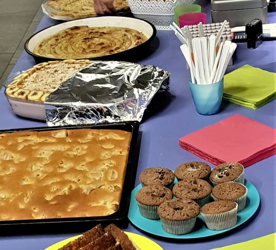 Shqiptarët shesin ushqime tradicionale në Zvicër për një aksion humanitar në Kosovë