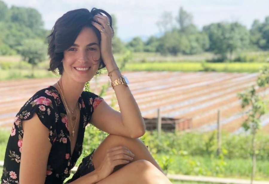 Emina Cunmulaj dërgon një grup fëmijësh për herë të parë në plazh
