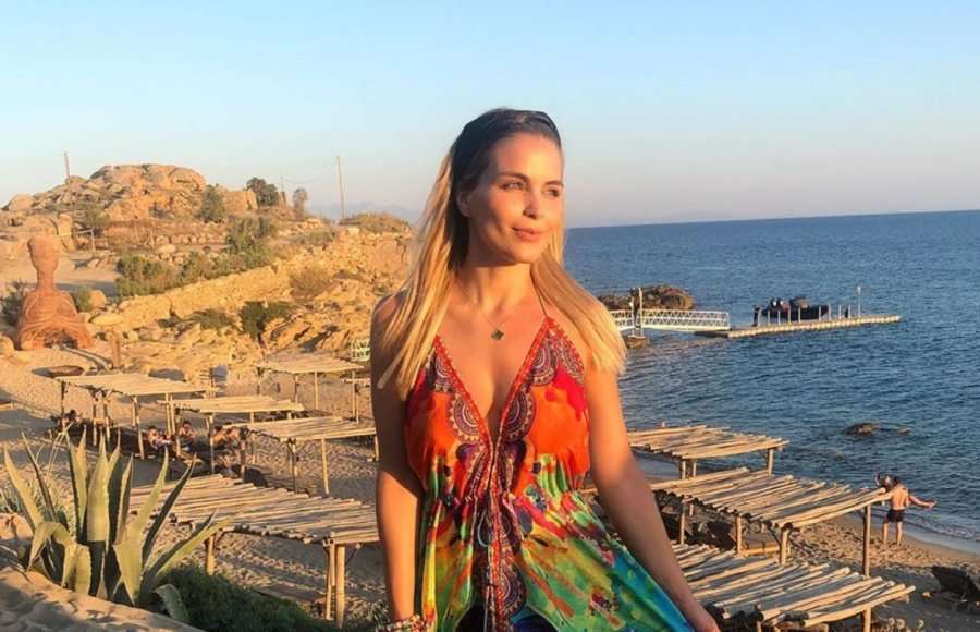 Afrona Dika publikon fotografi nga festa e beqarisë