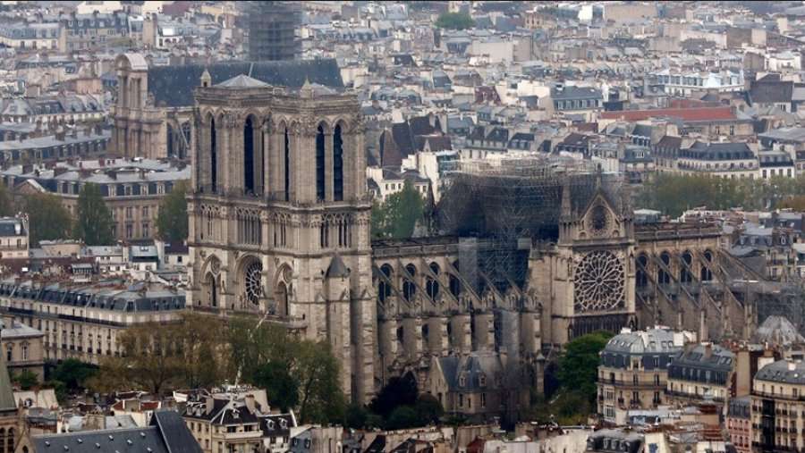 Dy muaj pas zjarrit, zhbëhen premtimet për Notre Dame