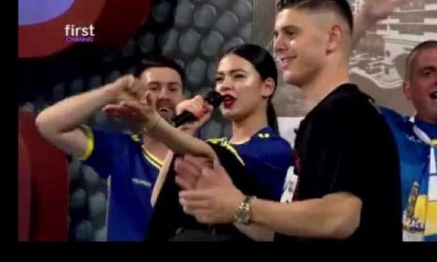 Savanna e Milot Rashica këndojnë ‘Shqipërinë e dua’, e djegin atmosferën