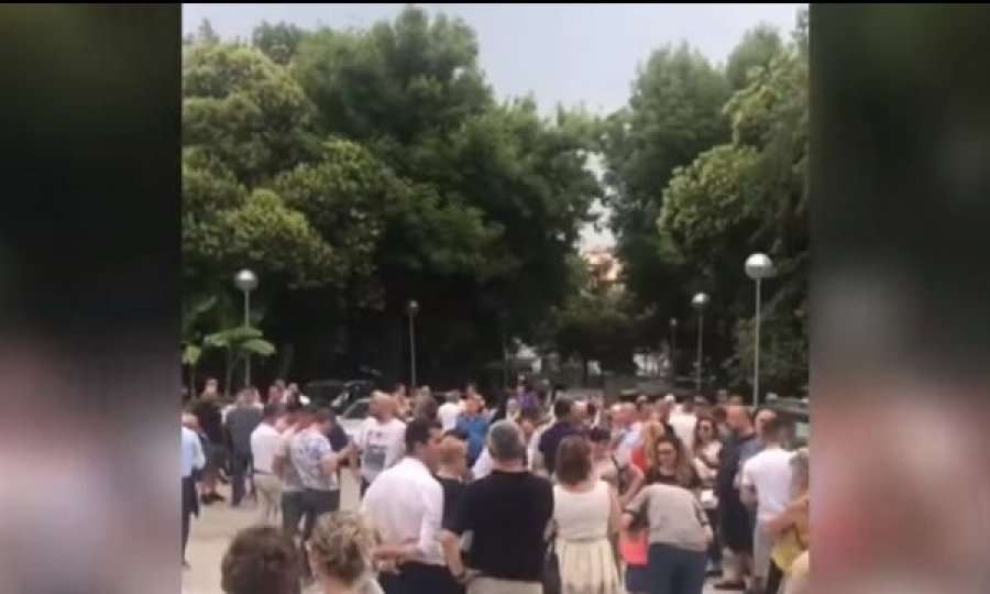 Fluks i shtuar i qytetarëve në selinë e PD-së