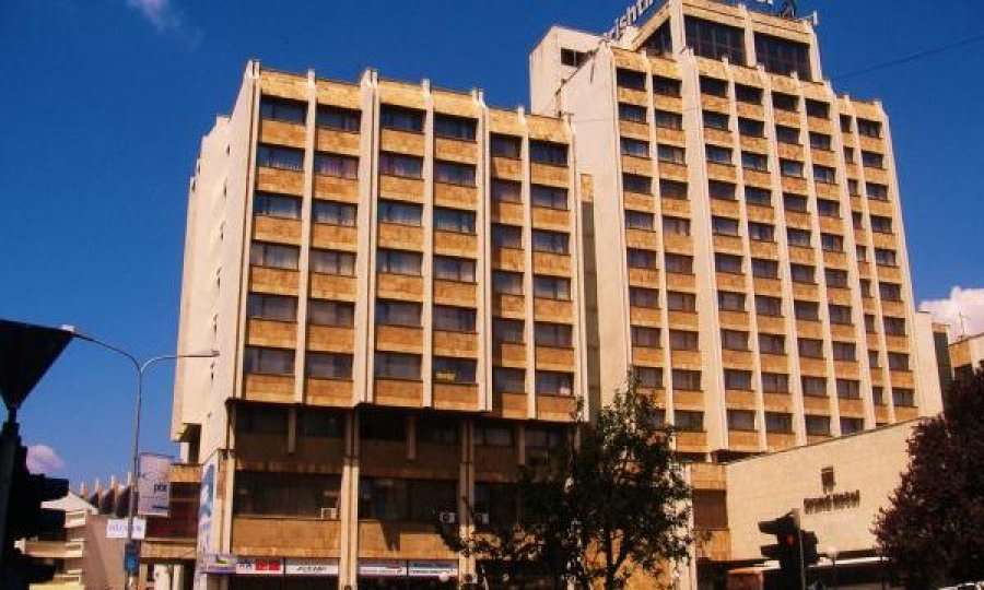 Intriga dhe luftë për privatizimin e Hotel Grandit