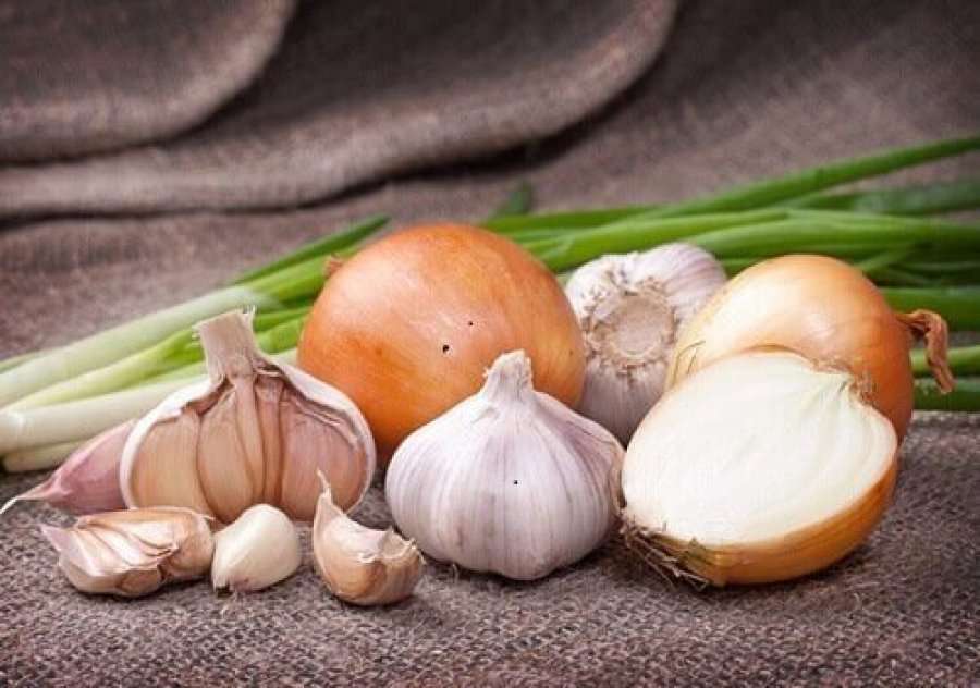 Supë me hudhra dhe qepë për forcimin e imunitetit