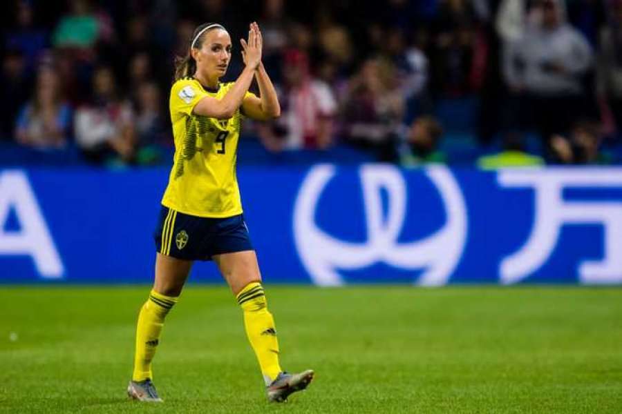 Fotografitë e Kosovare Asllanit, të cilat po e shqetësojnë Kombëtaren e Suedisë