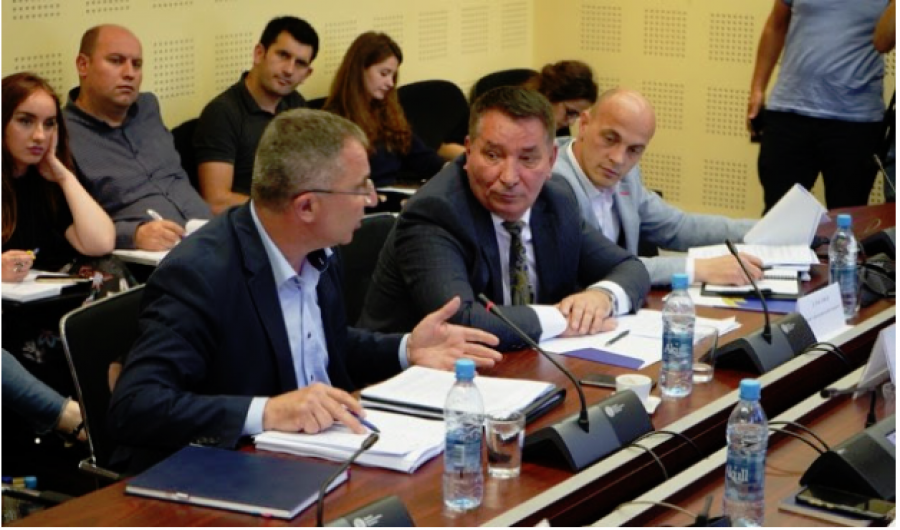 Homologimi i veturave: Përplasen Lekaj dhe Konjufca