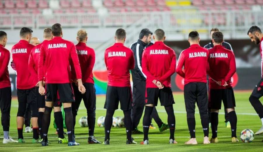 Plas te Shqipëria, ylli i kombëtares humb avionin, Panucci e lë jashtë