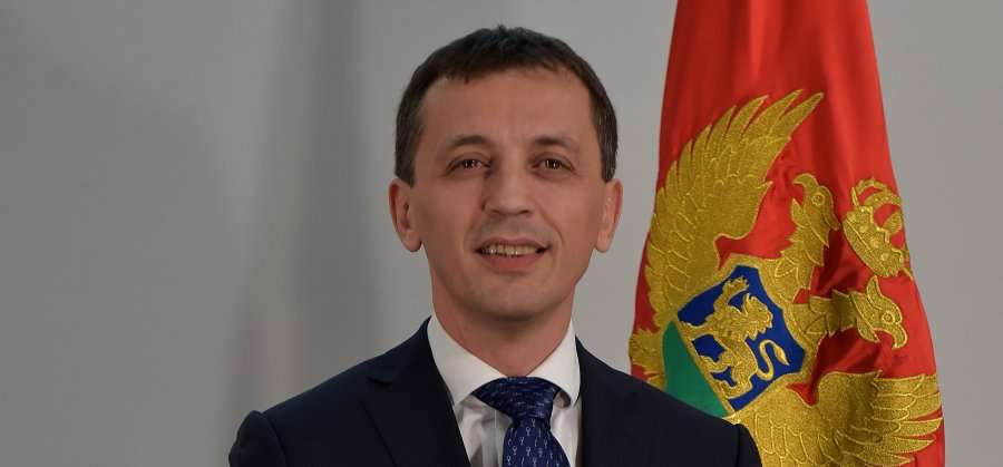 Mali i Zi furnizon me armatim Ushtrinë e Kosovës