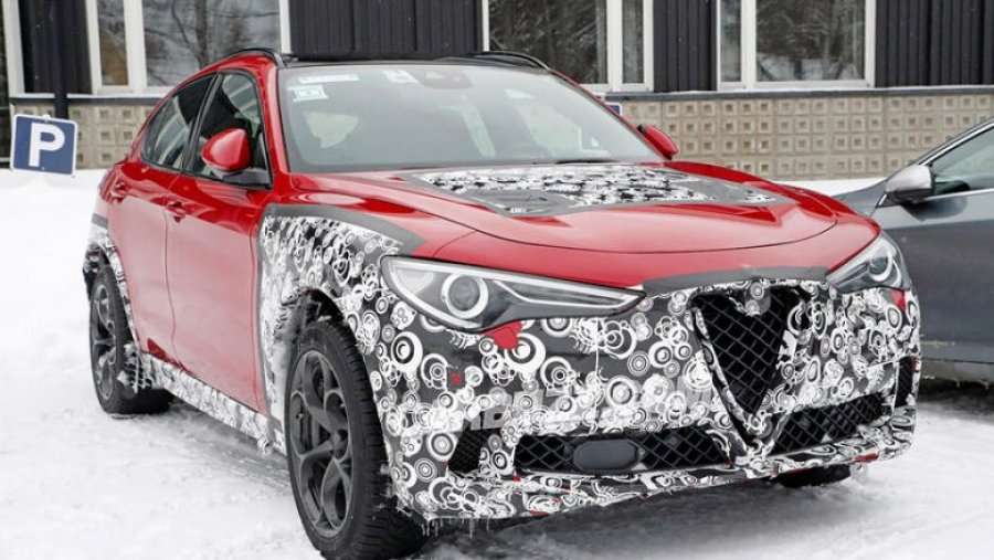 Alfa Romeo Stelvio, ndryshime më të mëdha në enterier (Foto)