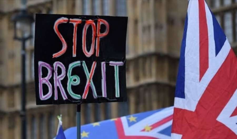 Peticioni kundër Brexit merr 4 milionë nënshkrime