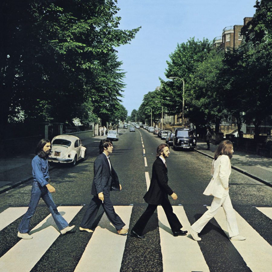 Legjendat e Milanit imitojnë grupin muzikor 'The Beatles'