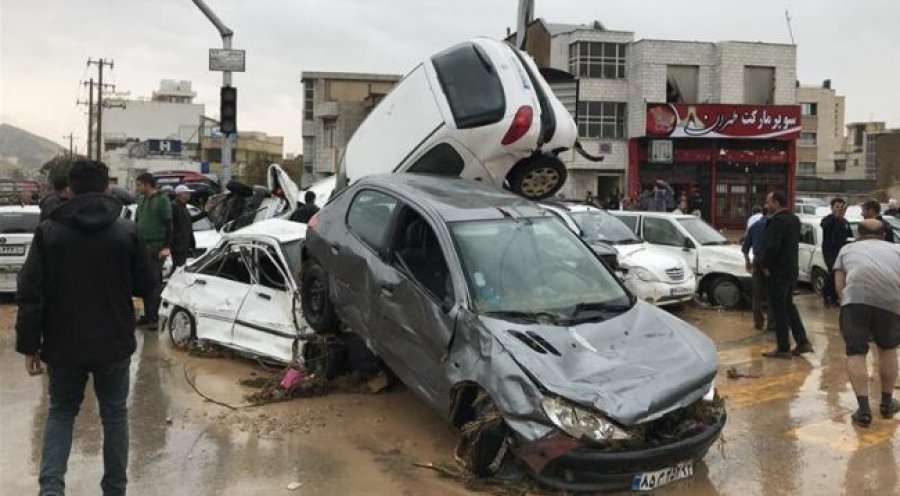 19 te vdekur pas përmbytjeve në Iran