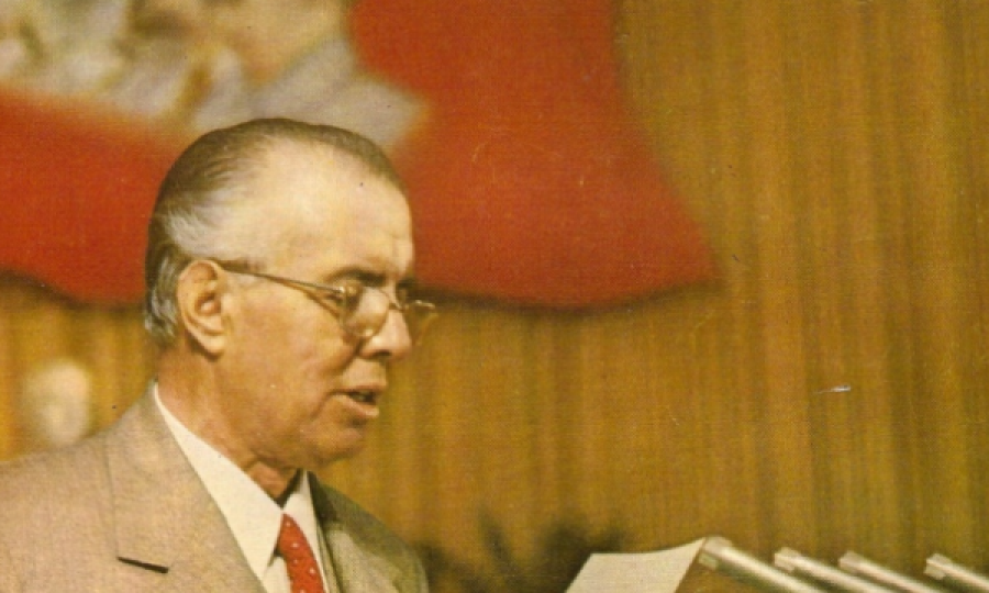 Si dyshonte Enver Hoxha se berberi e spiunonte