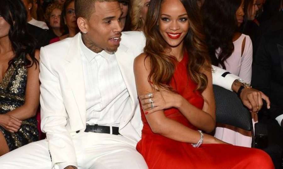 Chris Brown nuk e ka harruar Rihannën, shikojeni çka i komenton