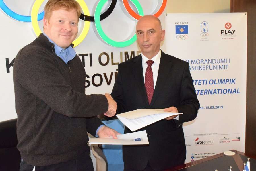 KOK nënshkruan memorandum bashkëpunimi me Play International Kosova