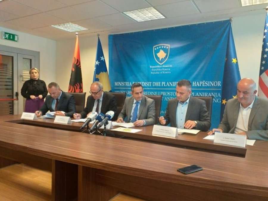 Ministria e Mjedisit marrëveshje 3 milionëshe me katër komuna