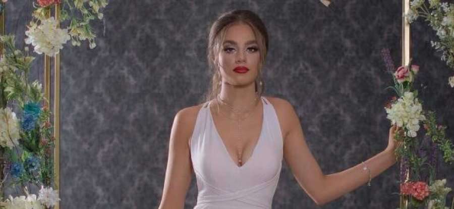 A është kjo maturantja më e bukur për këtë vit?