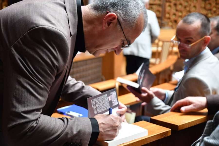 Masakra e Dubravës në penën e Enver Dugollit