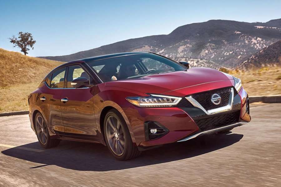 Nissan në përpjekje ta shpëtojë makinën Sedan