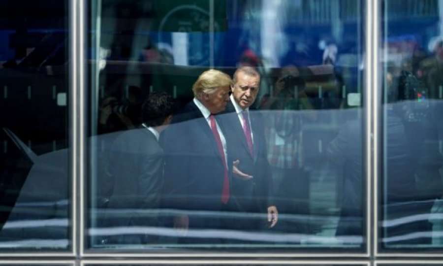 Trump ultimatum Erdoganit: Kjo të pret nëse blenë raketa nga Putini