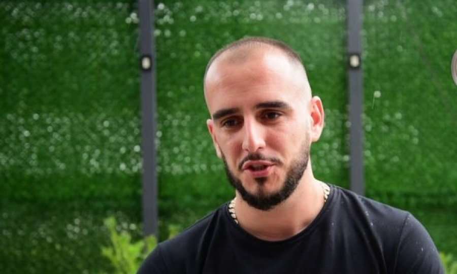 Gold AG uron festën e Fitër Bajramit, publikon për herë të parë fotografi me bashkëshorten