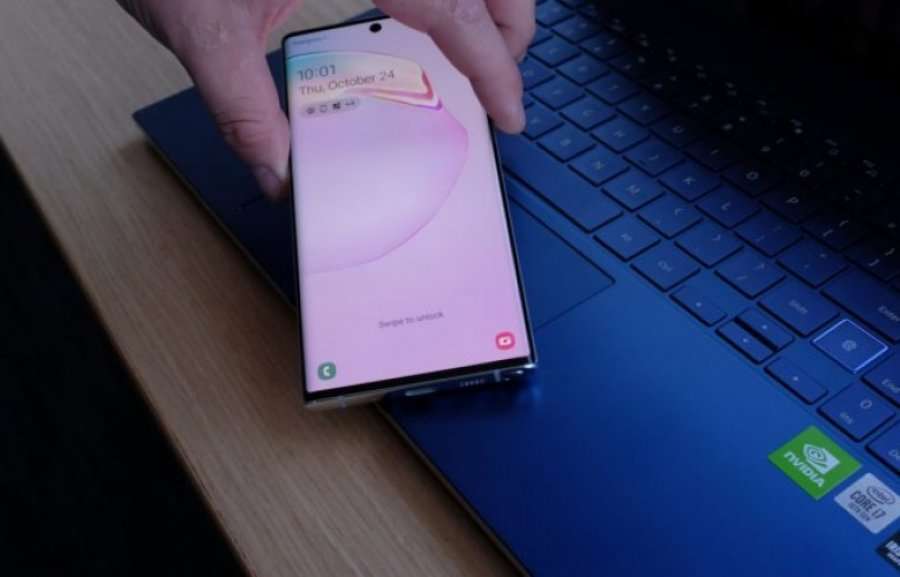 Laptopët e Samsung mbushin bateritë e telefonave nëpërmjet “touchpad”