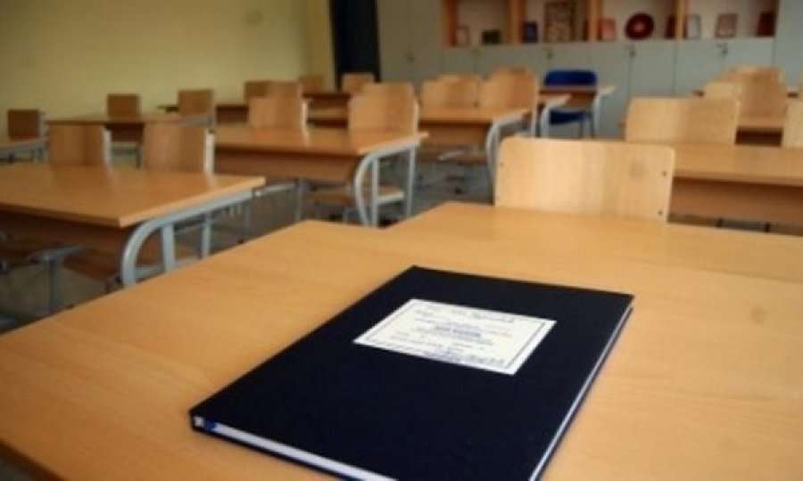 Mësuesja shqiptare e rreh nxënësin me kamzhik e rrip pantallonash, 11-vjeçari kalon në vdekje klinike!