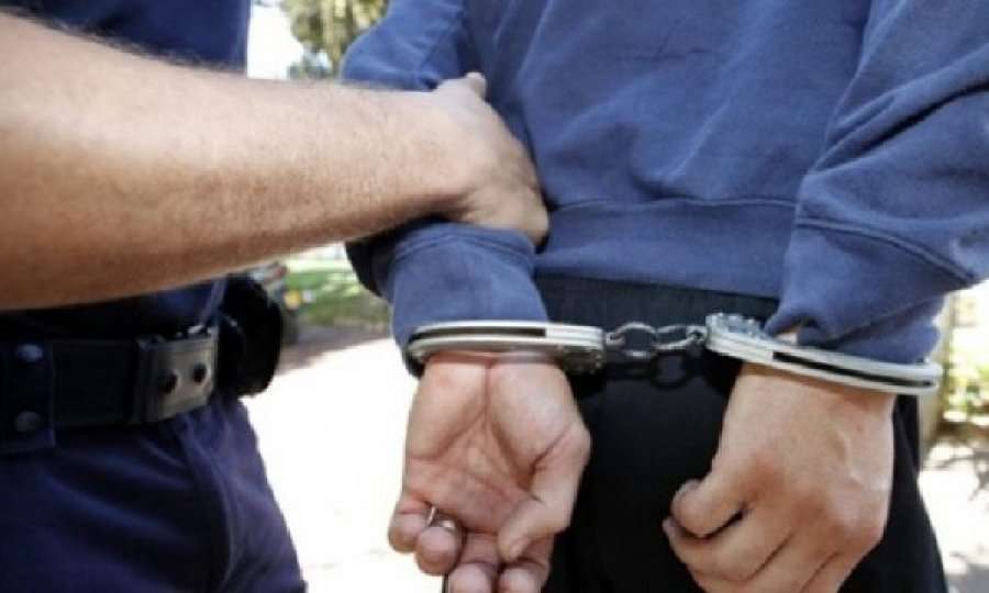 I sekuestrohet pushkë mitralozi pa leje, arrestohet i dyshuari në Klinë
