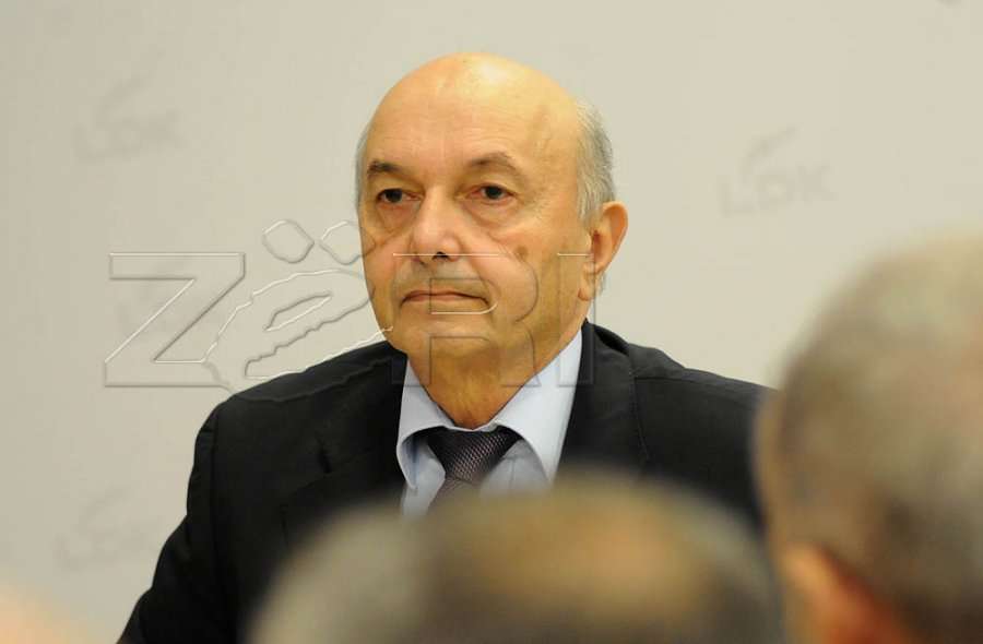Isa Mustafa tregon sa është afër arritja e koalicionit me LVV-në
