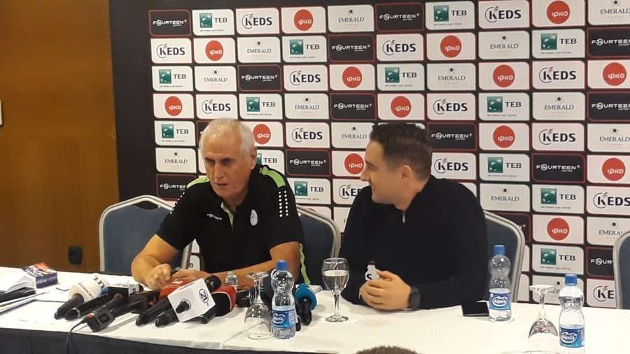 Ky është detaji që nuk e keni vërejtur në konferencën e Bernard Challandes