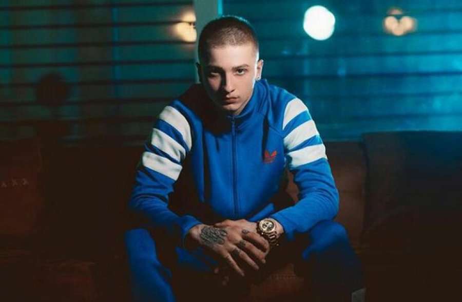 Fero shpërblen fansat me dhurata