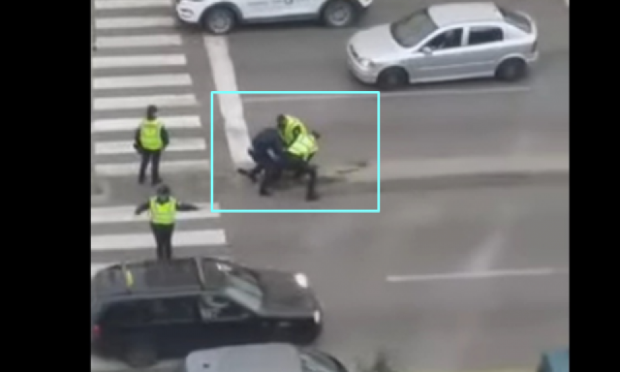 Momenti kur Policia e Kosovës arreston një person në zebra