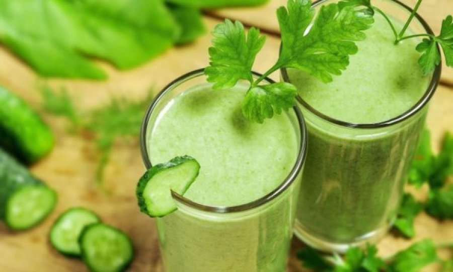 Konsumojeni këtë pije para se të flini nëse dëshironi të hiqni dhjamin në bark