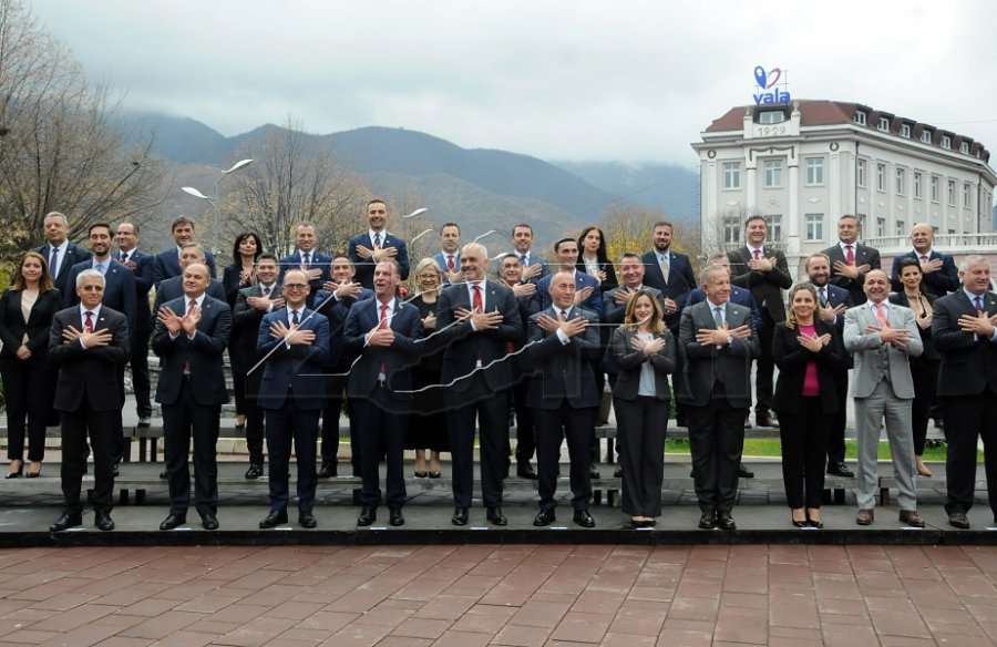 Thellimi i ndasive mes Kosovës dhe Shqipërisë, përtej patriotizmit folklorik
