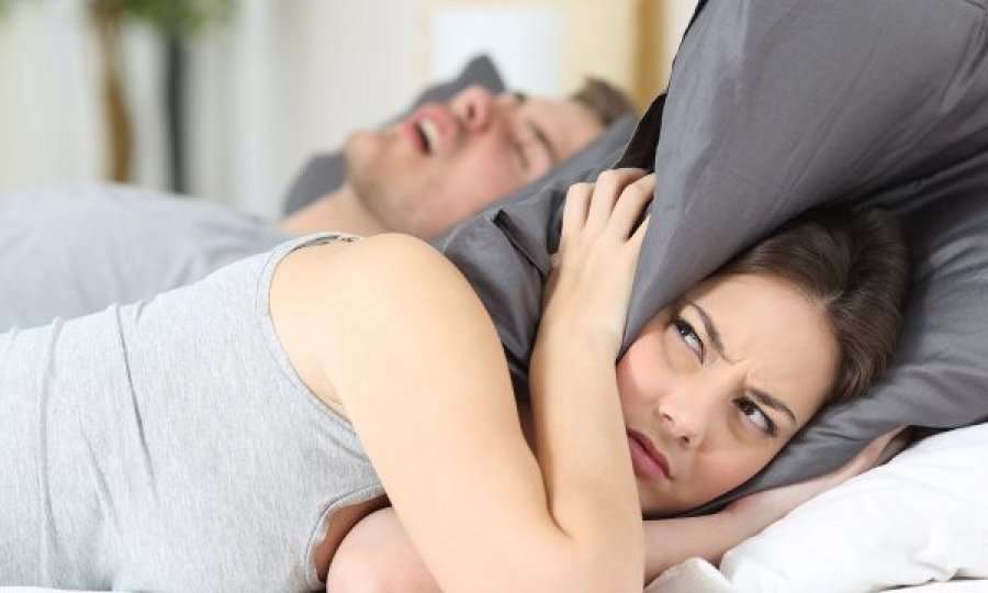 Si të shpëtoni nga gërhitja pa shpenzuar para